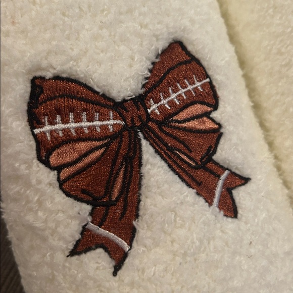 MOONPOP Football Slippers and Keychain NWT - Picture 3 of 8